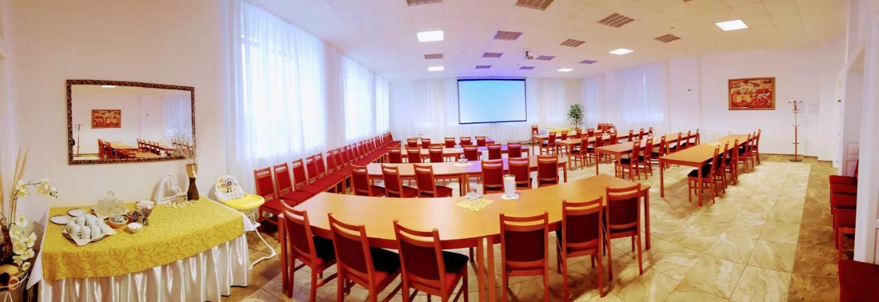 Agrohotel Tri Brezy Hrustin المظهر الخارجي الصورة