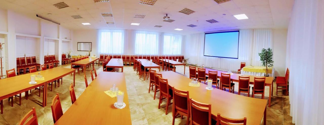 Agrohotel Tri Brezy Hrustin المظهر الخارجي الصورة