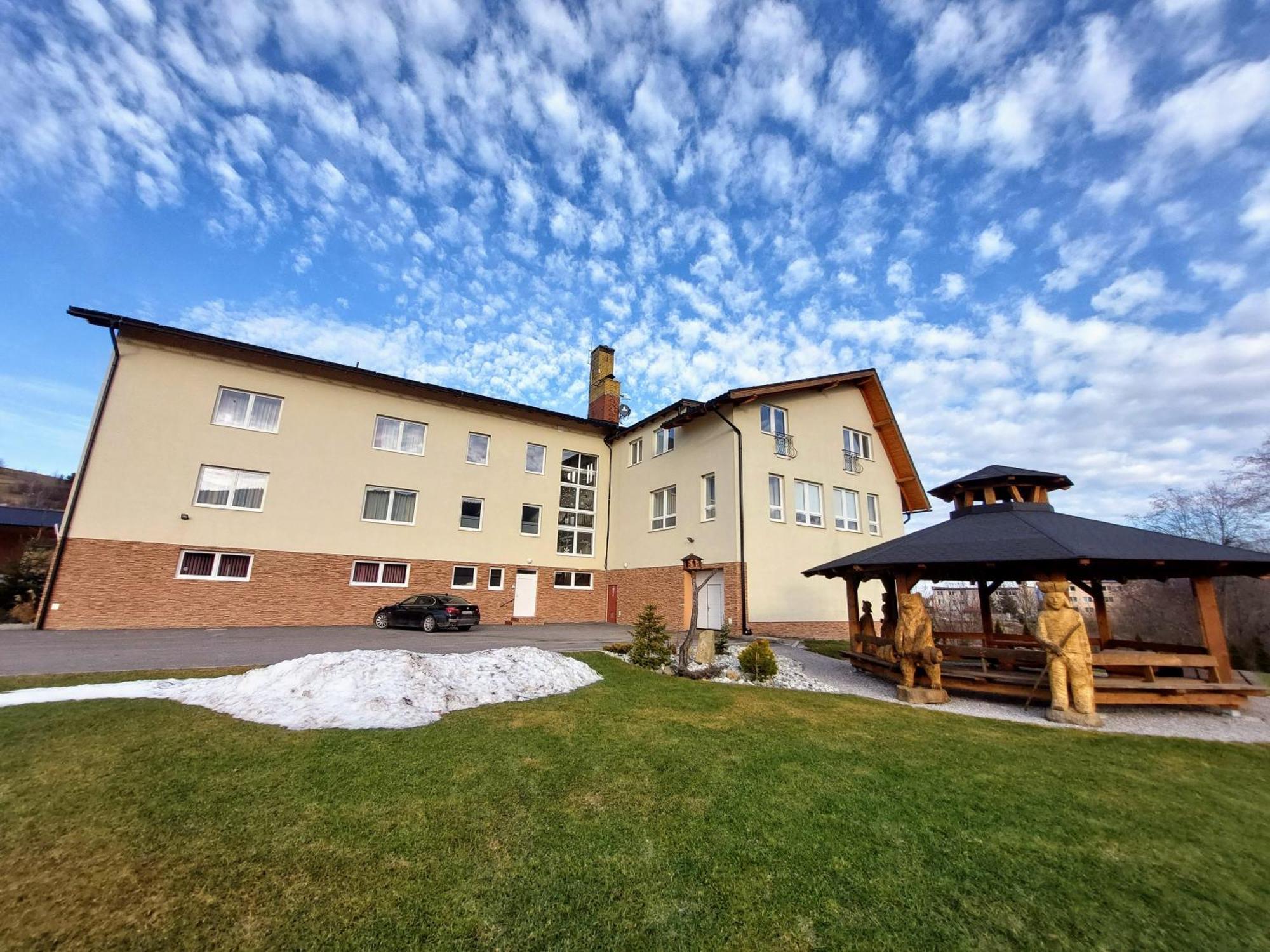 Agrohotel Tri Brezy Hrustin المظهر الخارجي الصورة