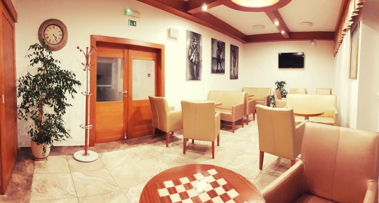Agrohotel Tri Brezy Hrustin المظهر الخارجي الصورة